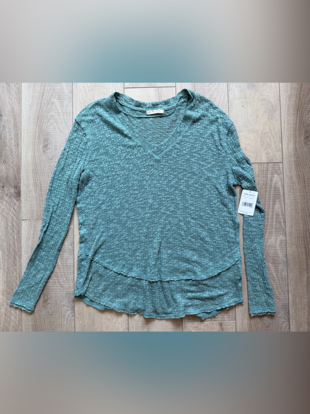We The Free Oversized Lightweight V‑Neck Long Sleeve Top in soft Teal Green Sz S